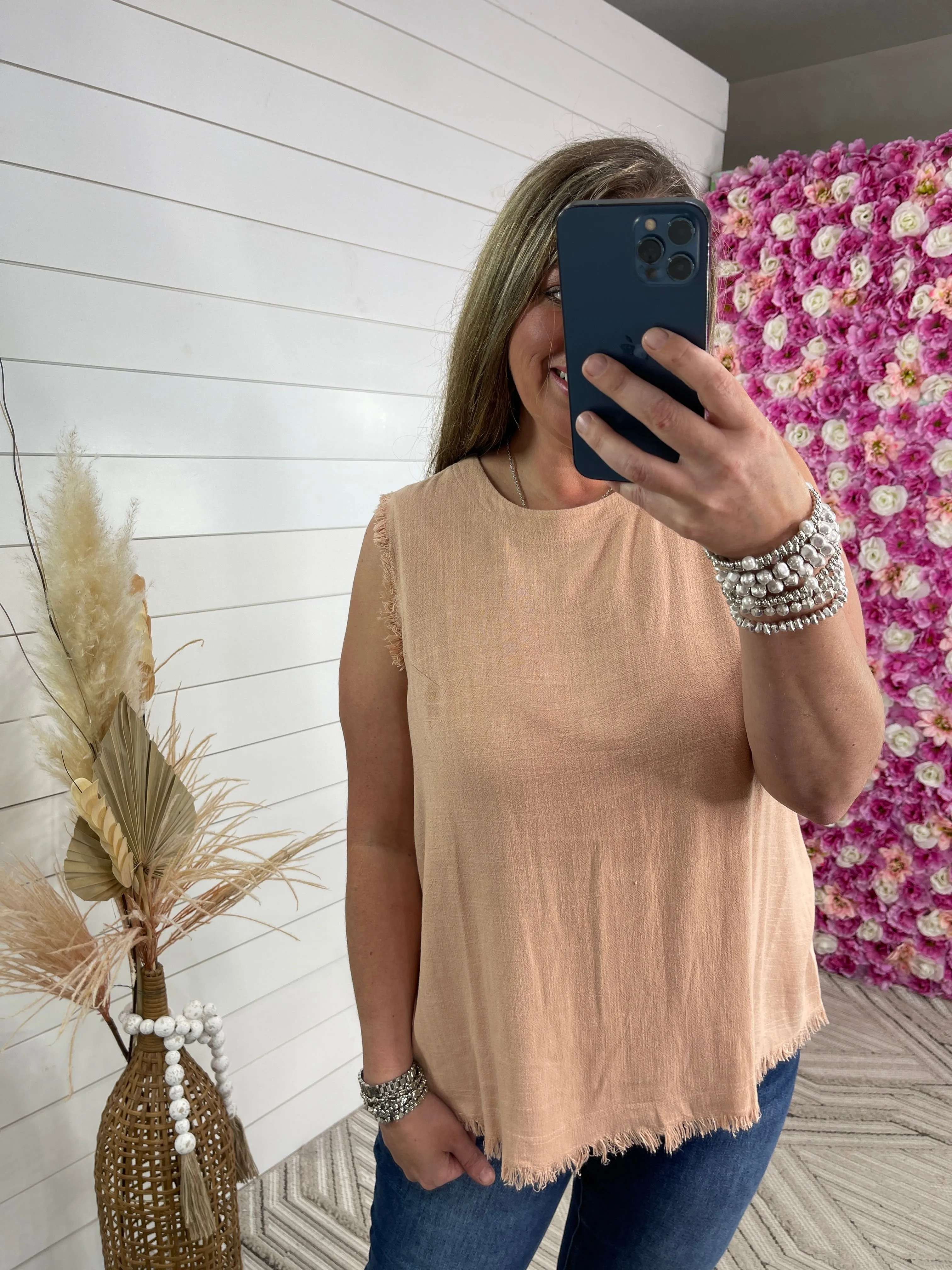 BLUSH LINEN BLEND SLEEVELESS TOP W/ BACK BUTTONS