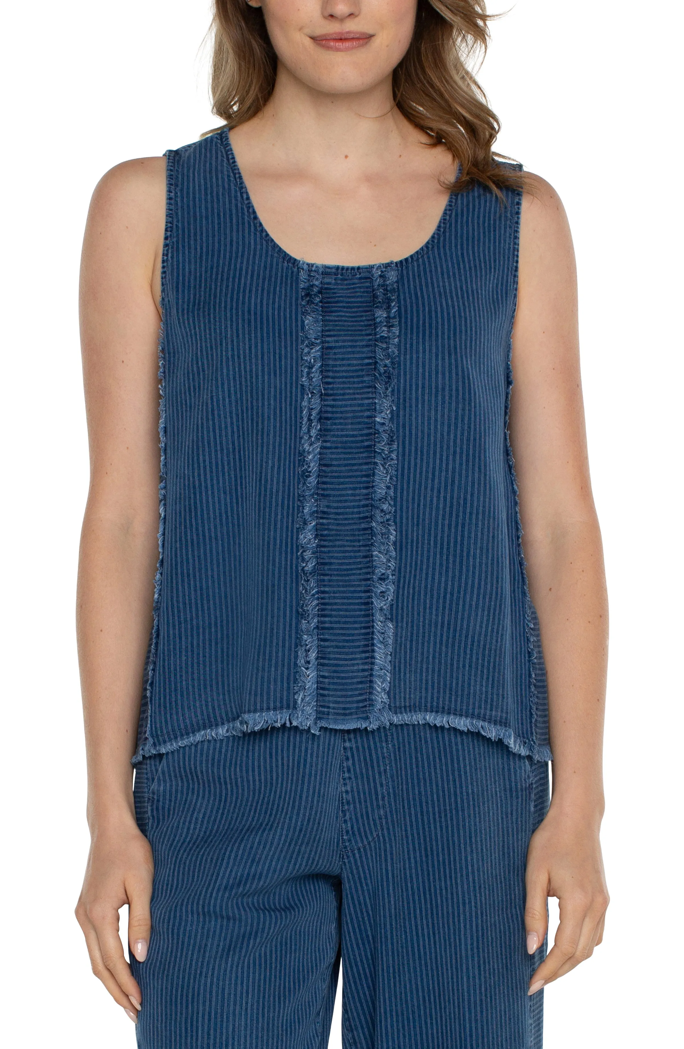 SLEEVELESS SCOOP NECK