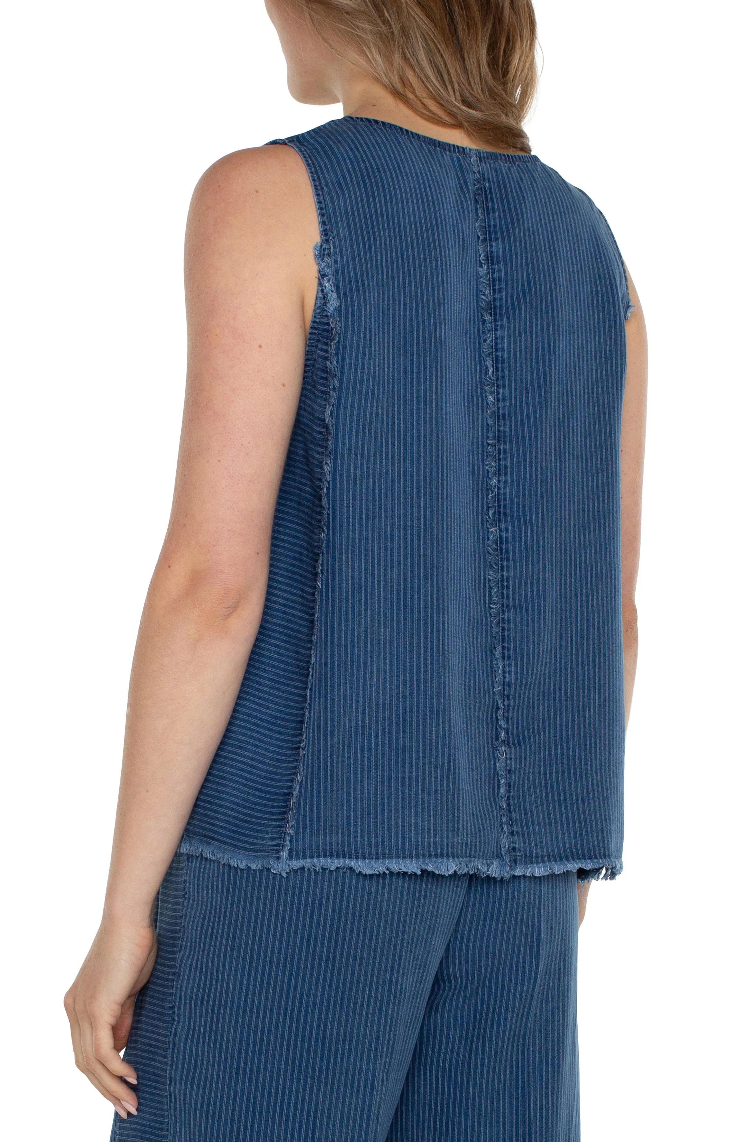 SLEEVELESS SCOOP NECK