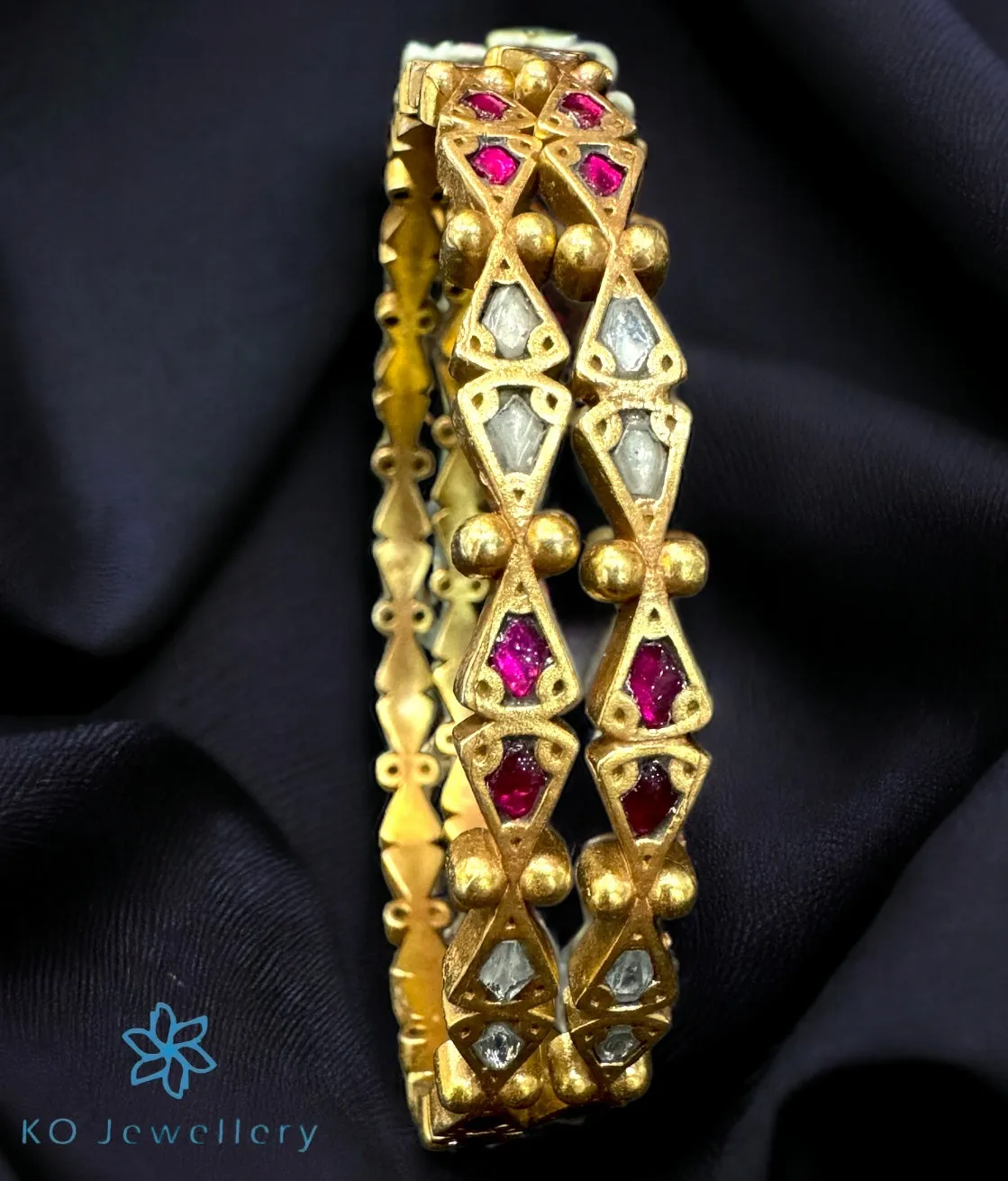 The Yavanika Silver Kundan Bangle (Red/White/Size/2.8)